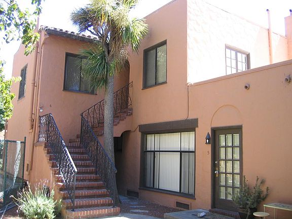 private brick entry stair