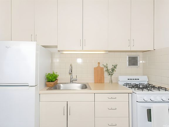 4th image of 750 Amana St APT 204