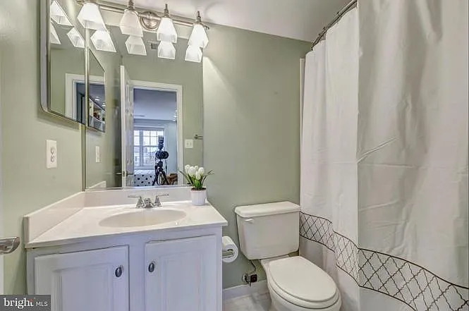 1415 N Scott St #1 — Photo 3