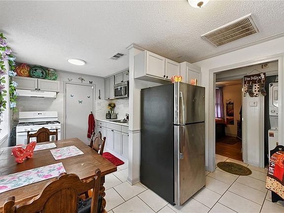 4th image of 1500 Shirley Dr