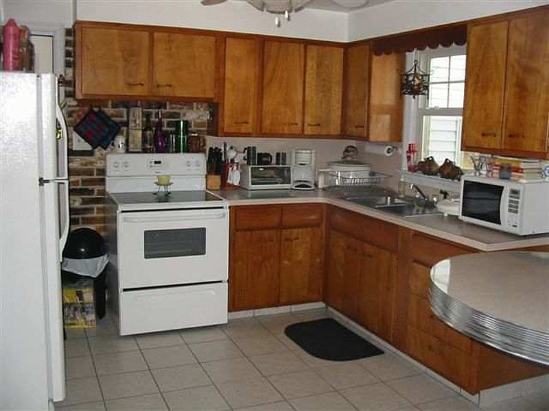 3rd image of 205 LANSING Road