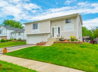 1036 Ridgewood Dr, Bolingbrook, IL 60440