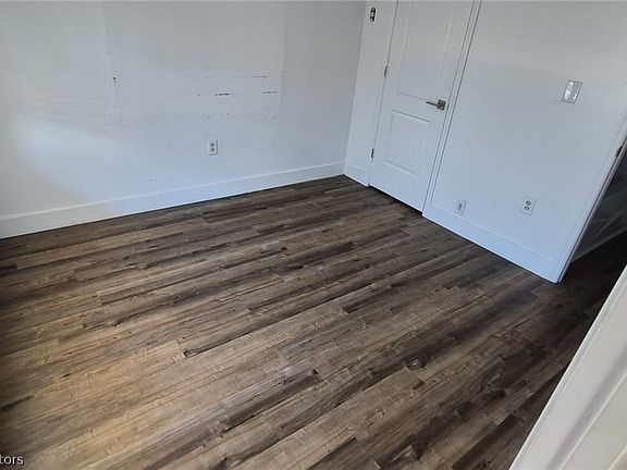 4th image of 404 N Ridgewood Dr #A