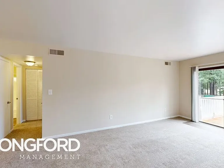 Sonoma Woods Apartments — Photo 8