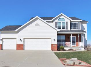 5301 Applewood Ln, Cedar Falls, IA 50613