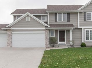 805 W Williams Dr, Marion, IA 52302