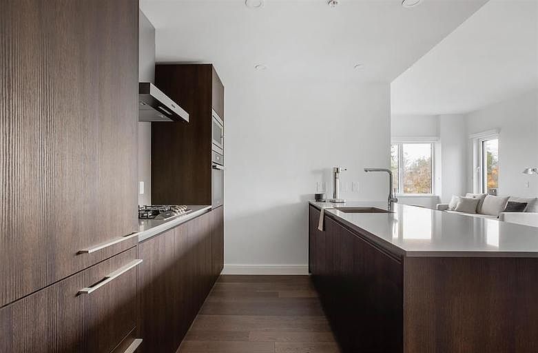1st image of 4908 Cambie St