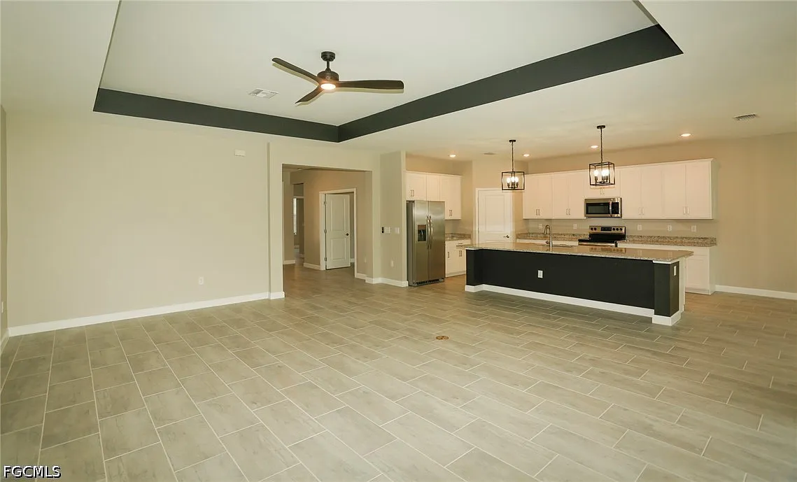 3 bed, 3.0 bath, 2420 sqft, $2,949 — Photo 4