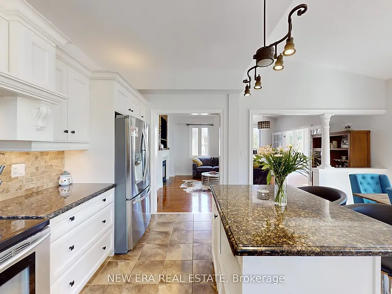 1031 Lake Dr N #UPPER — Photo 8