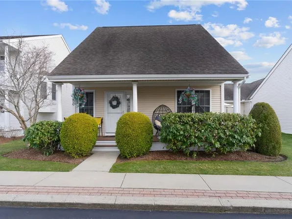 130 Boylston Dr, Cranston, RI 02921