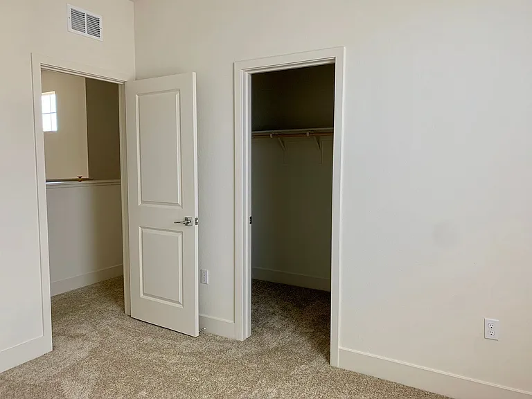 2050 Brighton Dr — Photo 12