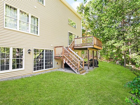 3rd image of 11 Aris Way Unit 11