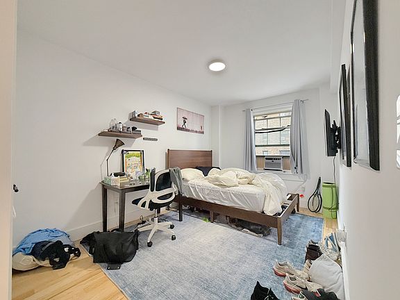 3rd image of 166 W 75th St #7A
