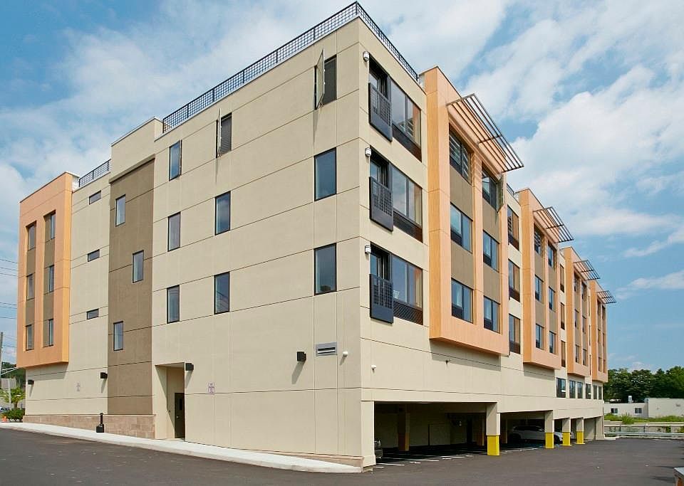 1st image of 68 Lake St APT 407