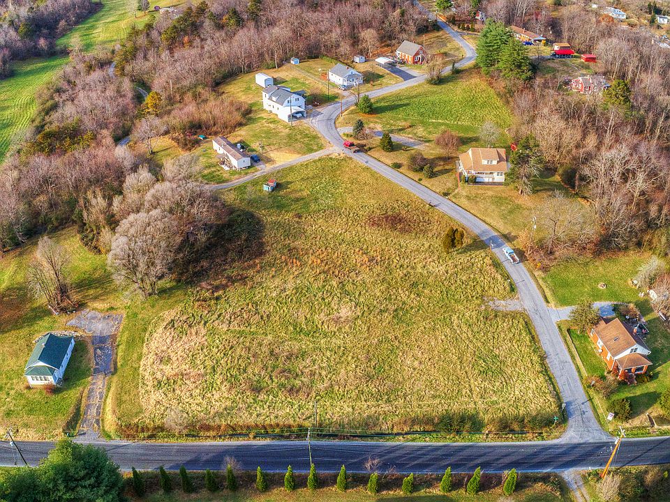 2nd image of 684 Webster Rd