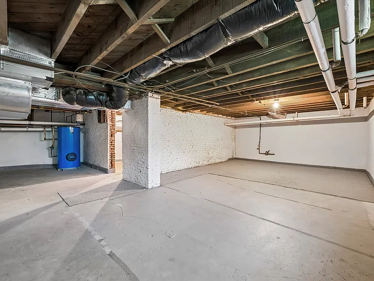 416 E Athens Ave — Photo 31