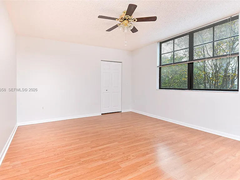1919 Van Buren St #311A — Photo 10