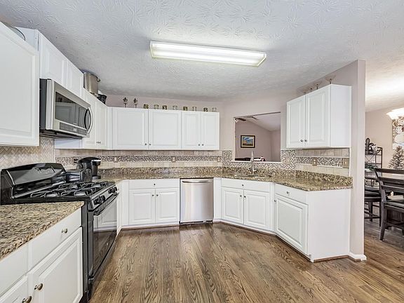 3rd image of 330 Victoria Station Blvd