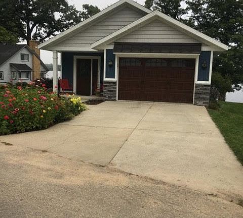 3rd image of 2358 Catalpa Dr