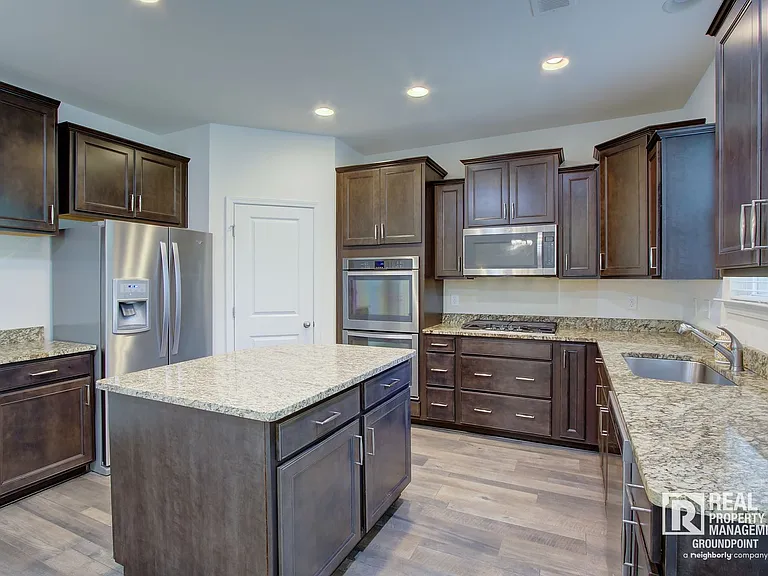 104 Elliot Creek Ln — Photo 2