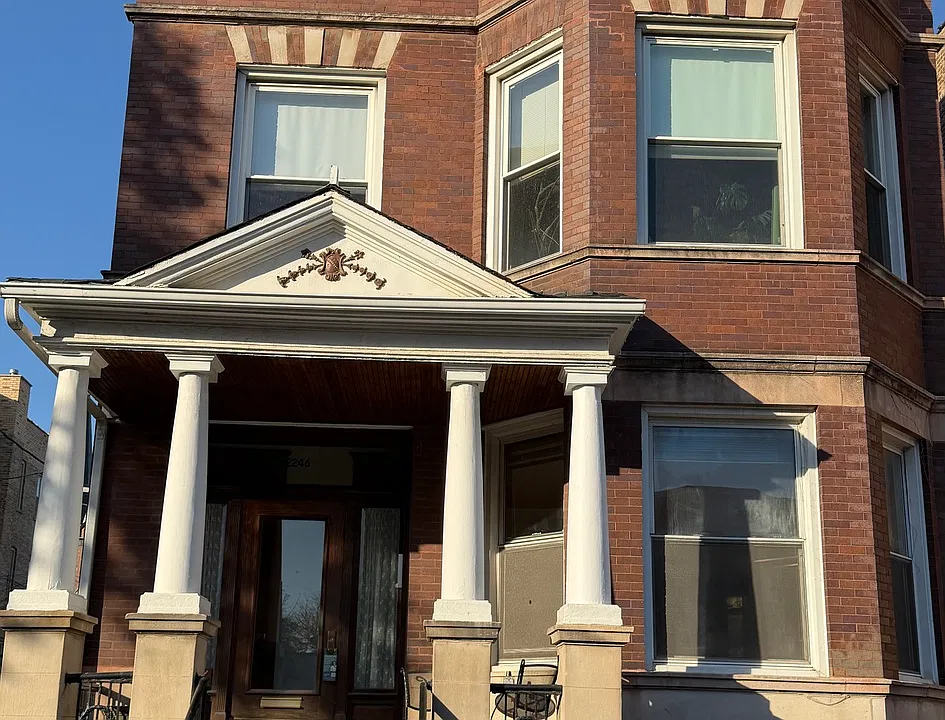2246 W Augusta Blvd #1