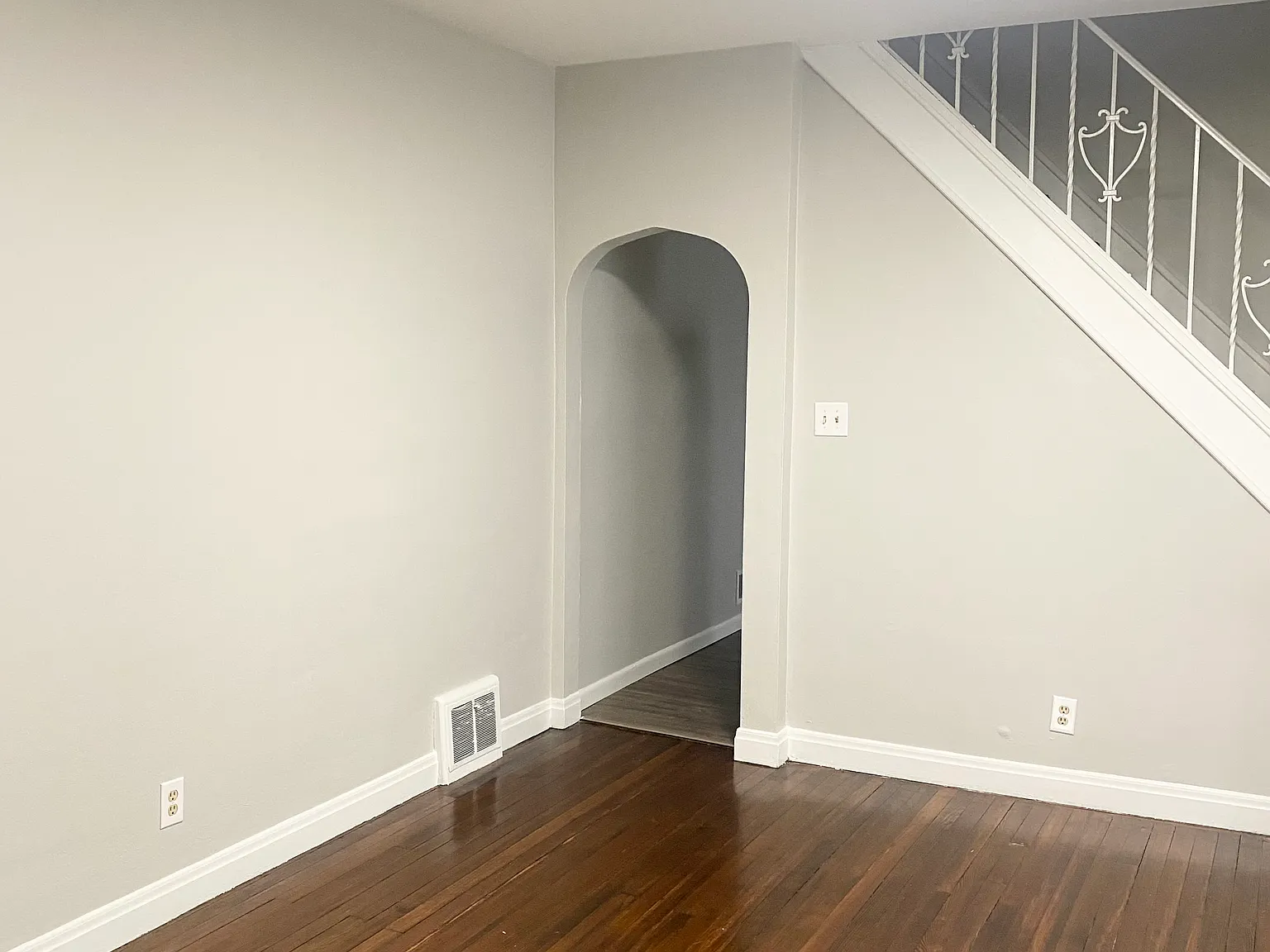 3 bed, 1.5 bath, 1300 sqft, $1,600 — Photo 2