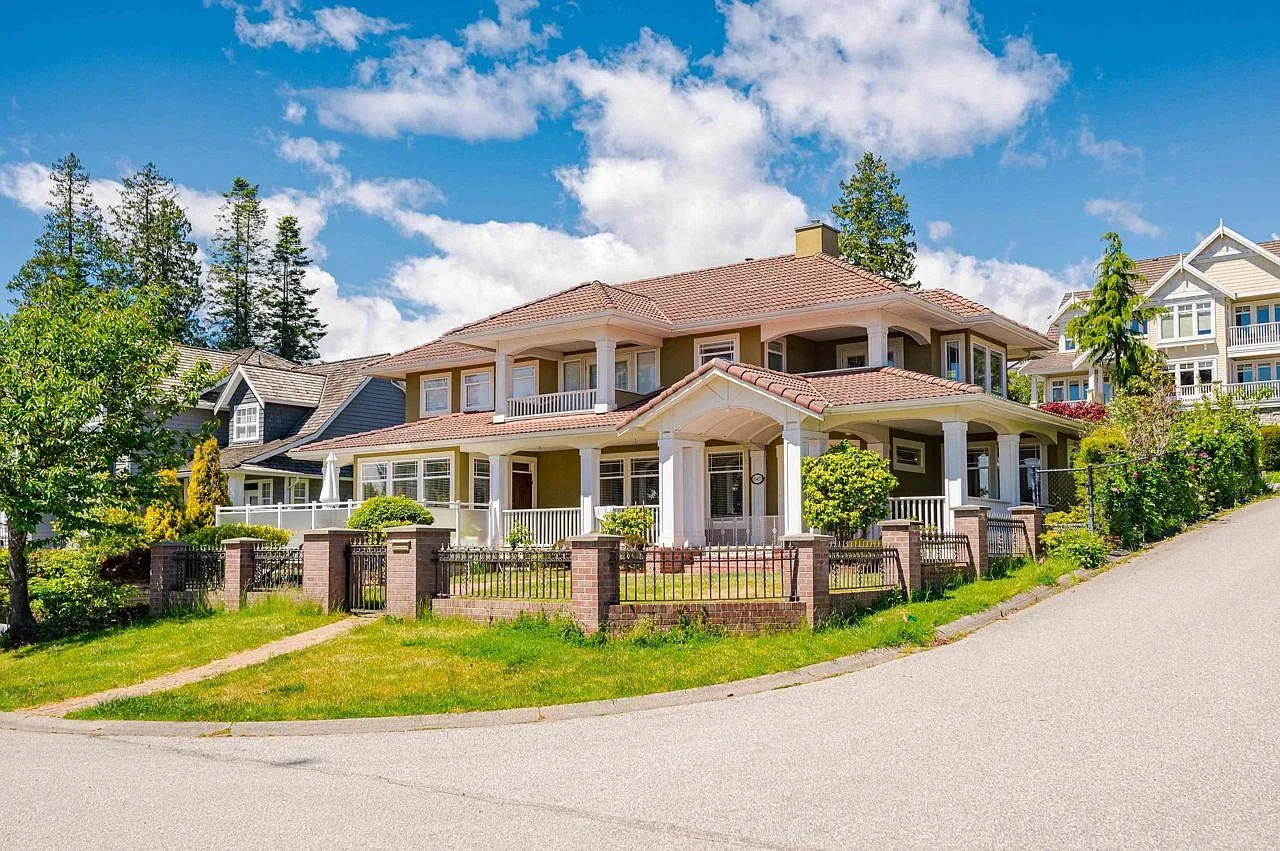 6 bed, 5100 sqft, $5,800 — Photo 1