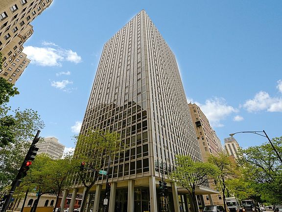 2nd image of 2400 N Lakeview Ave APT 2602