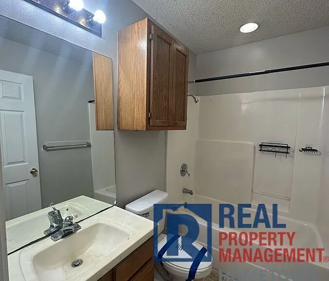 226 Rockyreef Cir — Photo 15