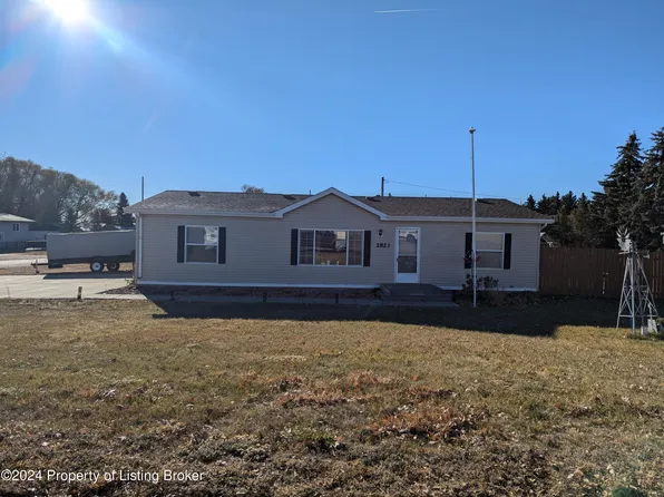 2823 1st St S, Dickinson, ND 58601