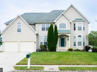 813 Galleria Dr, Williamstown, NJ 08094