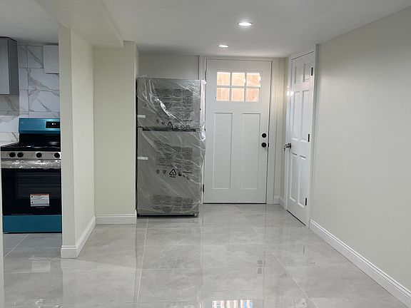 4th image of 114 Emily Ave #1