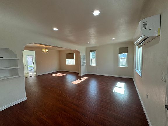 5th image of 2518 N Loma Ave