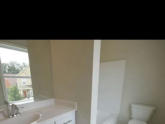 3rd image of 107 Vail Dr