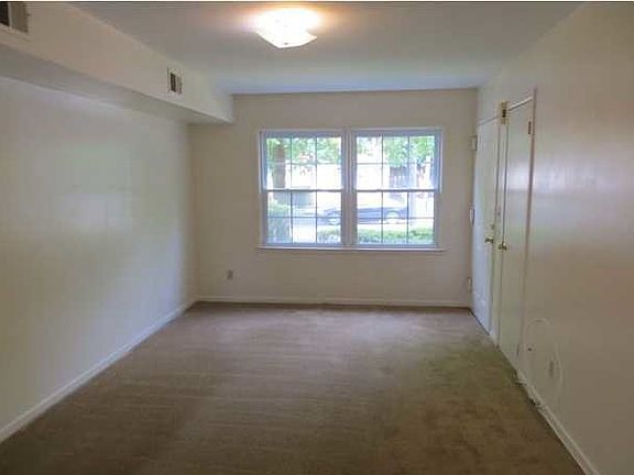 4th image of 154 Fayette Ave