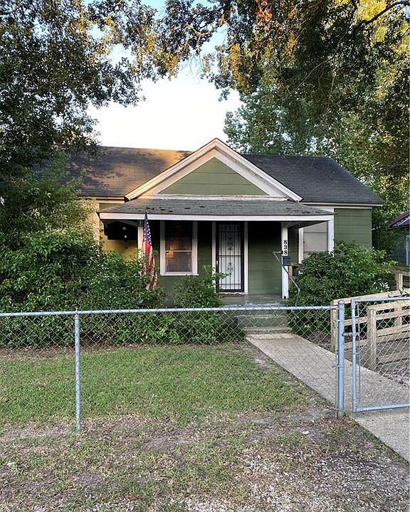 1st image of 838 Avenue D