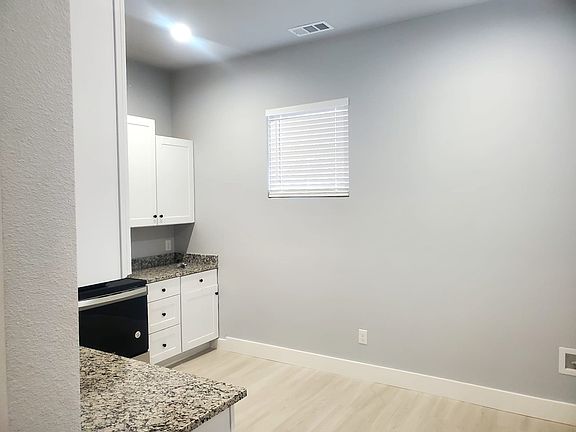 3rd image of 2710 E Vickery Blvd #102