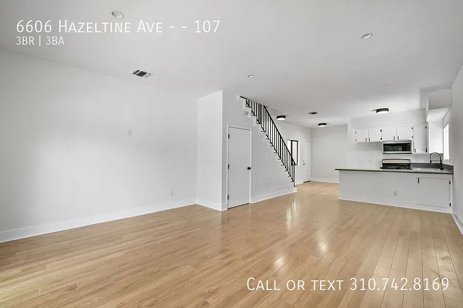 Modern 3-Bedroom Townhouse with Balcony, Parking & Remodeled Interiors — Photo 2
