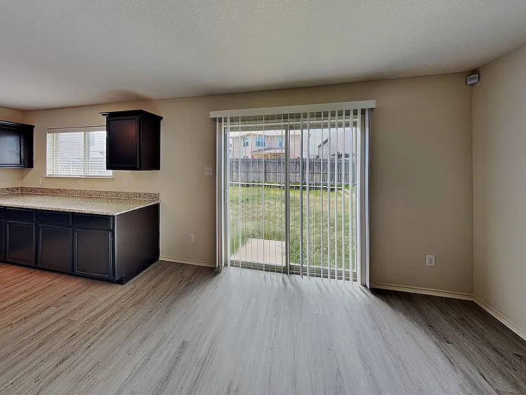 7605 Lake Vista Way — Photo 4