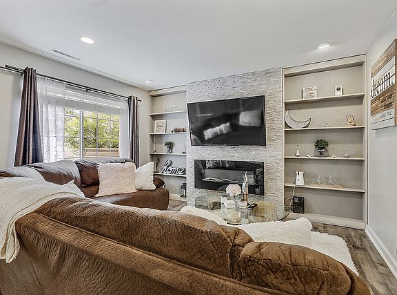 4th image of 304 Wildrose Ct #0