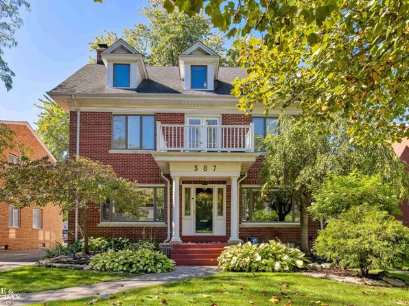 387 Neff Rd, Grosse Pointe, MI 48230