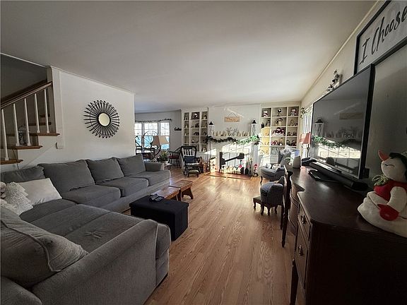 5th image of 1518 W Water St