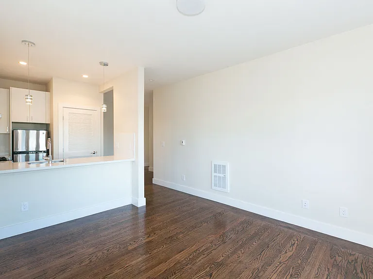 430 Baker — Photo 8