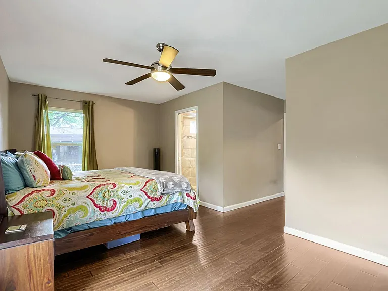 2606 Loyola Ln — Photo 10