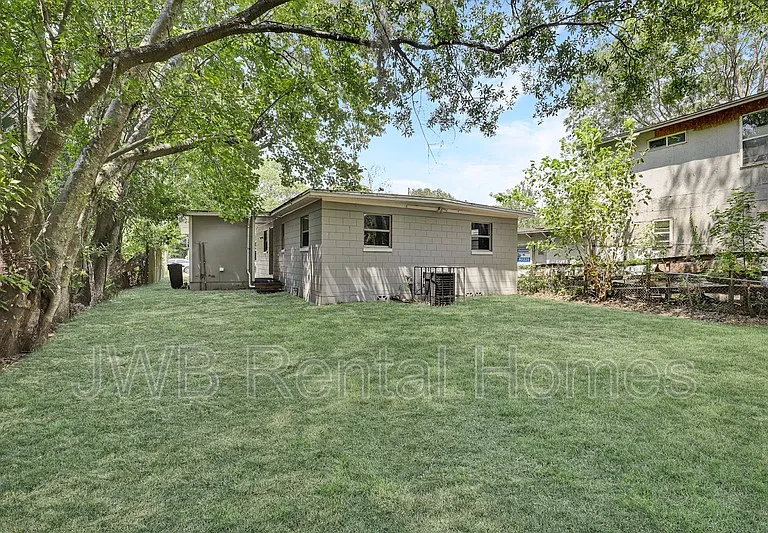 2262 Kingston St — Photo 13