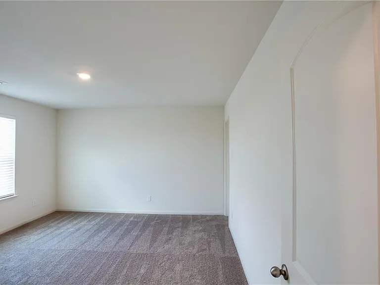 1004 Riverdale Cv — Photo 15