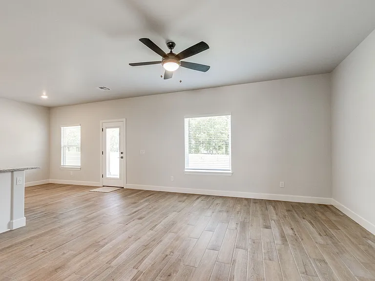 2379 Clubhouse Dr — Photo 6