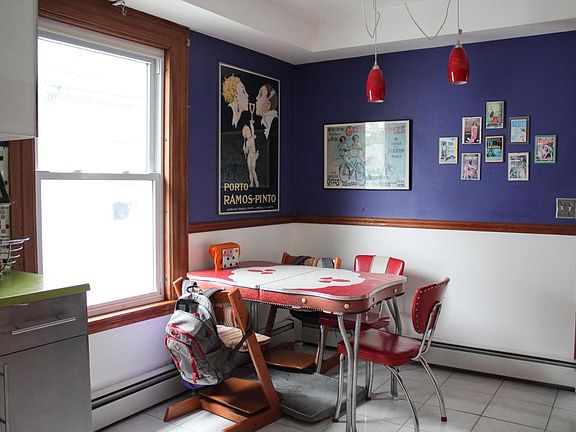 Eat-in Kitchen