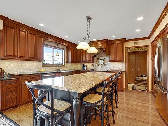 4th image of 48210 Lake Valley Dr