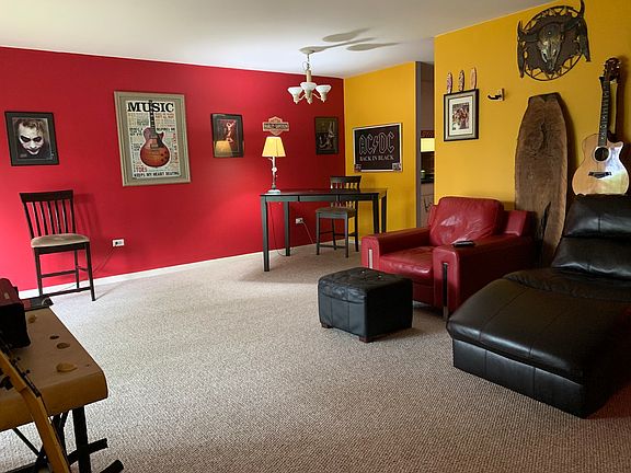 4th image of 1053 W Ogden Ave #3-337